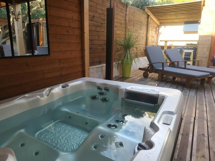 Studio Jacuzzi Prive A 8 Min A Pied De La Plage Διαμέρισμα Λα Σιοτά Εξωτερικό φωτογραφία